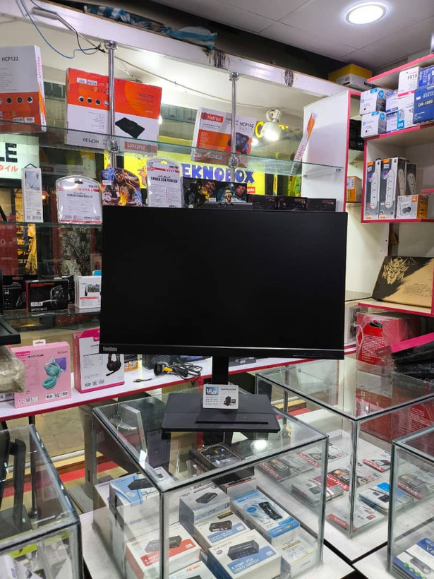 مانیتور استوک فریم لیس lenovo 24 inch T24v-10