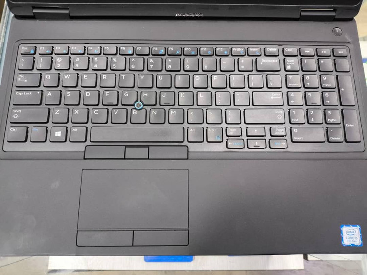 لپتاپ کار کرده i5 نسل 7 DELL مدل 5590